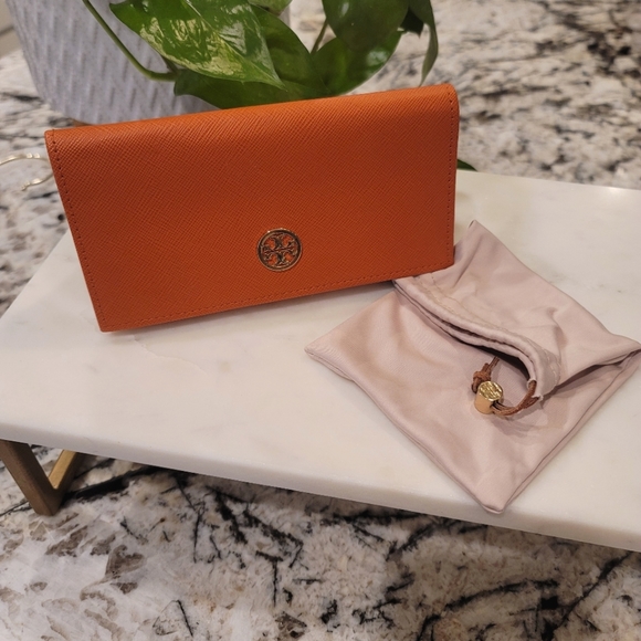 Tory Burch Sunglass Case + Protective Bag - Picture 6 of 6